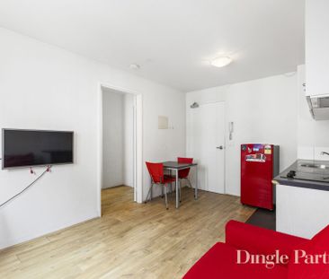 Perfect Carlton Location - Photo 2