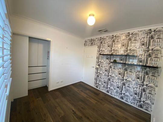 Caroline Springs - Photo 1