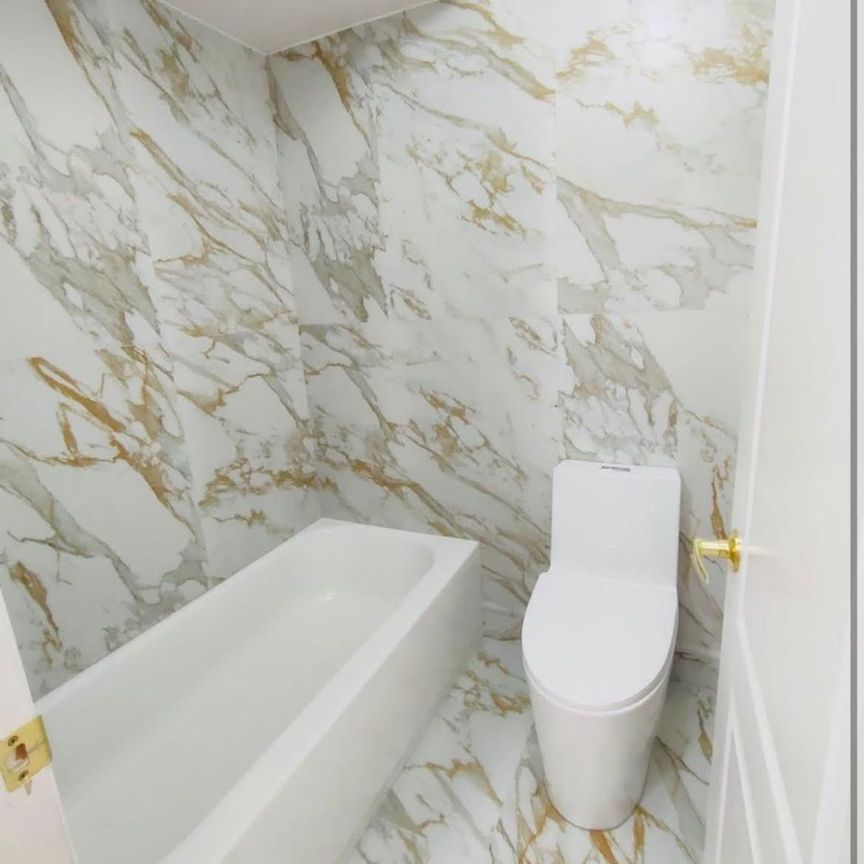 For Lease - 435 Hensall Circle Unit# 230, Mississauga, Ontario - Photo 1