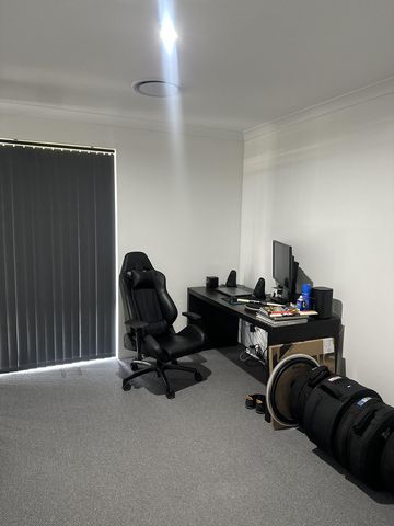 Stylish & Modern 4x2 – Fully Furnished Comfort Across from the Park - Photo 4