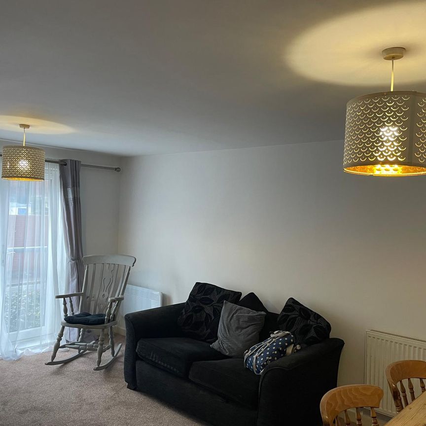 2 bed 2 bathroom property 5 minutes from Gunwharf Quays - Photo 1