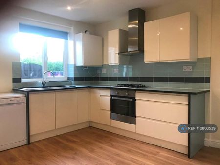 3 bedroom terraced house to rent - Photo 3