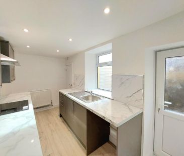 3 bedroom terraced house to rent - Photo 4