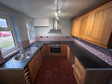 2 bedroom terraced house to rent - Photo 4