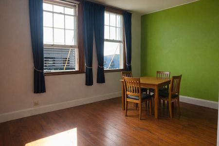 Charming 2 Bedroom Character Apartment in Epsom - Photo 4