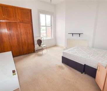 8 bedroom semi-detached house to rent - Photo 2