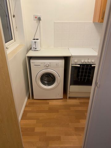 1 Bed Flat, Newton Park Court, LS7 - Photo 4