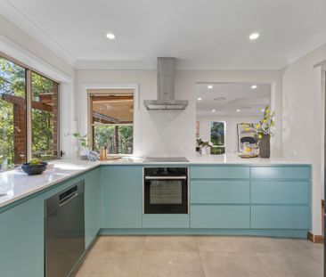 Immaculate Modern 3 Bedroom, Low-Maintenance Design - Photo 5