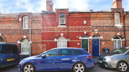 A recently redecorated four bedroom house located in St Andrews just off Gloucester Road with easy access to the local shops and restaurants. Perfect for either a family or four people sharing. Available in May, Furnished, EPC - C. - Photo 5