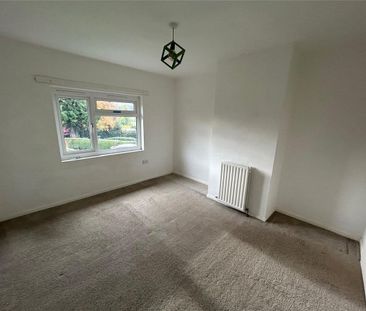 A three-bedroom semi-detached cottage located in the village of Lla... - Photo 4