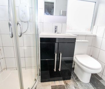 4 bedroom end of terrace house to rent - Photo 4