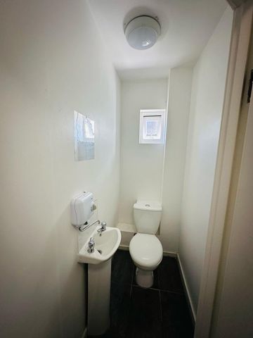 Room in a Shared House, Chaplin Road, HA0 - Photo 3