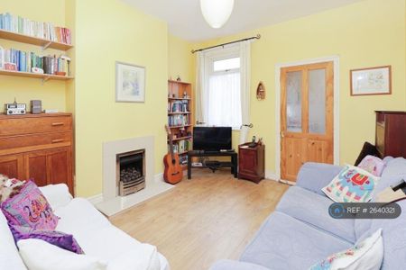 2 bedroom terraced house to rent - Photo 2