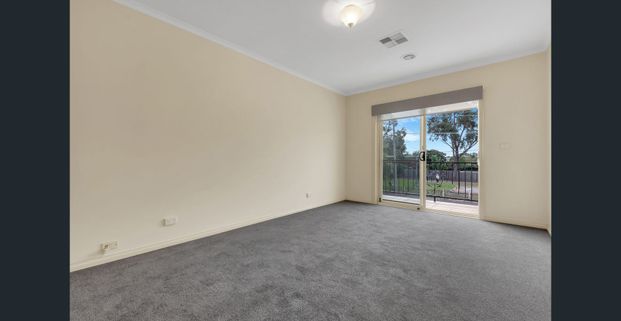 Prestigious Brunswick Townhouse - Photo 1