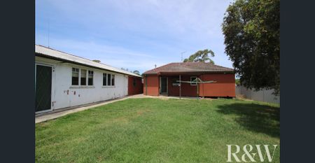 PRIME LOCATION - Photo 2