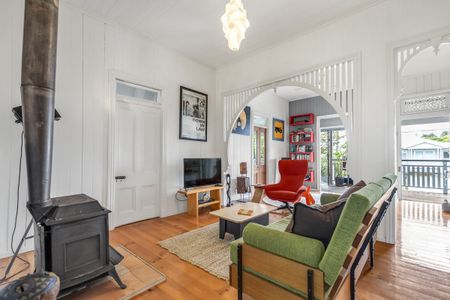 Graceful Living in the Heart of Red Hill - Photo 3