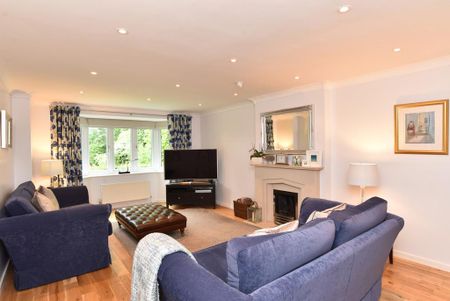 4 bedroom detached house to rent - Photo 2