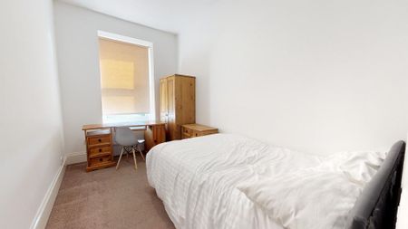 3 bedroom apartment to rent - Photo 4