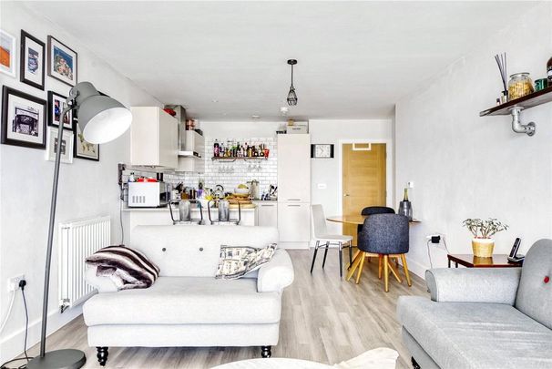 3 bedroom flat to rent - Photo 1