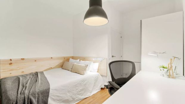 Room in a shared 9-bedroom apartment for rent in El Gòtic, professionals and students allowed - Photo 1
