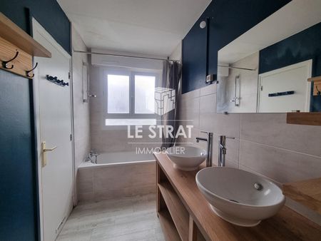 Location Appartement 5 pièces 94m² - Photo 4