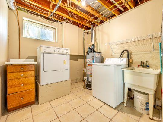 For Lease - 345 Park Road Unit# Basement, Oshawa, Ontario - Photo 1