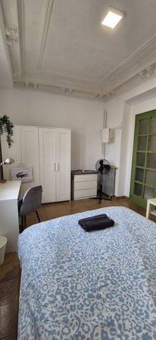 Calle del Hospital, Valencia, Valencian Community 46001 - Photo 4