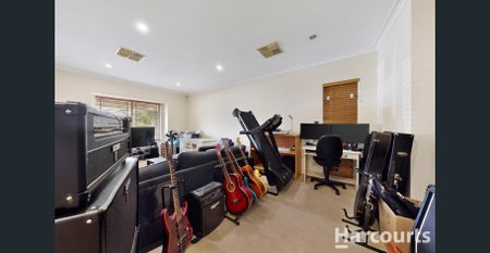 Spacious Family Entertainer with Pool & Multiple Living Areas - Photo 2