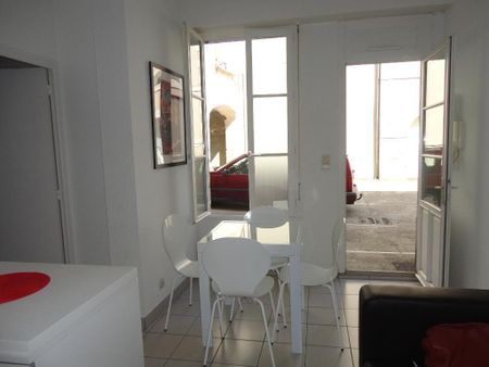 Location Appartement 2 pièces Meublé 25m² POITIERS 86000 - Photo 2