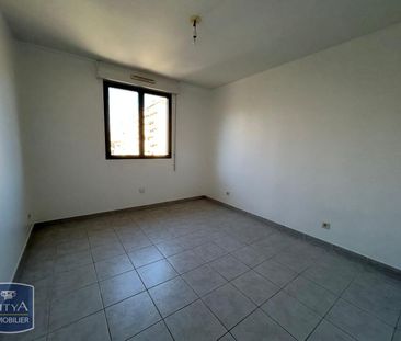 Location Appartement 3 pièces 79m² TOULON 83100 - Photo 4
