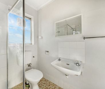 17/122 Henderson Road, Queanbeyan - Photo 4