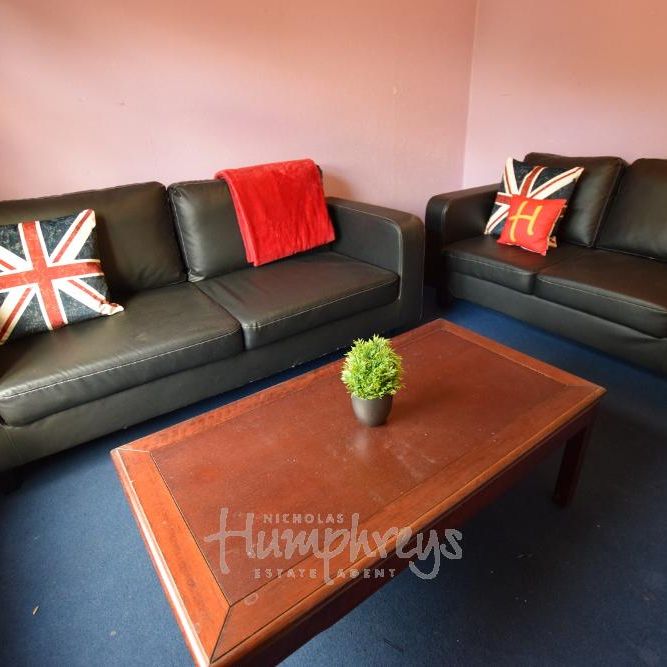 1 bedroom in a house share to rent - Photo 1