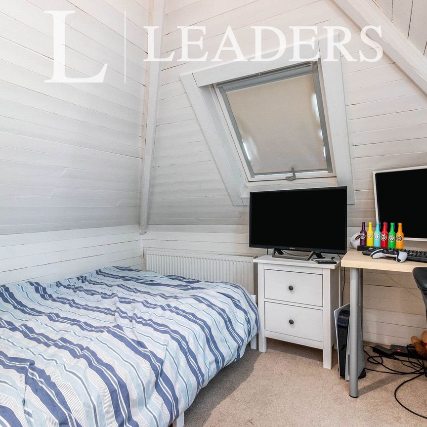 1 bedroom room to rent Ashdown Road, Epsom - Photo 1