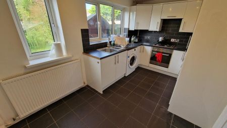 2 bedroom semi-detached house to rent - Photo 5