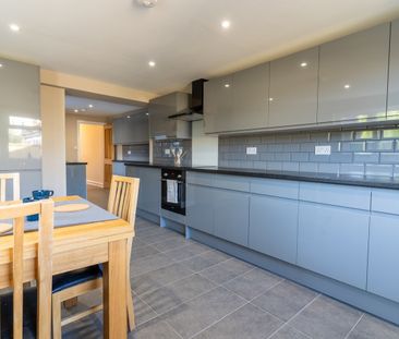 5 Bed Terraced House, Berkeley Road, SO15 - Photo 1