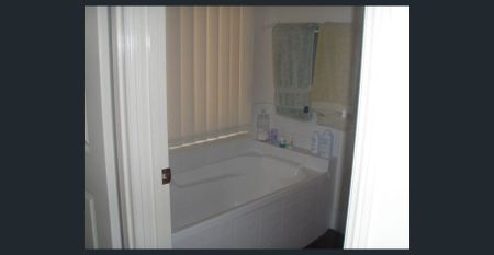 Great location Neat & Tidy 3 Bed, 1 Bath - Photo 2