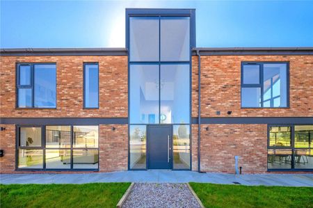 Beautifully designed, high specification, spacious detached contemporary family homes with an abundance of space and light. - Photo 4