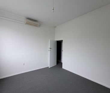 Spacious 4-Bedroom Inner City Flat - Photo 2