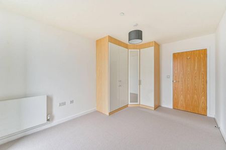 3 bedroom flat to rent - Photo 2