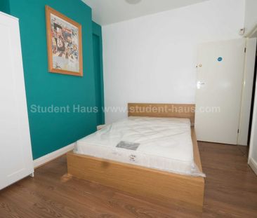 Coronation Street, Salford - Photo 4