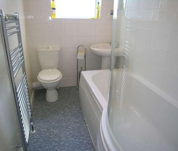 Bedroom Detached House In Charminster, BH9 - Photo 4