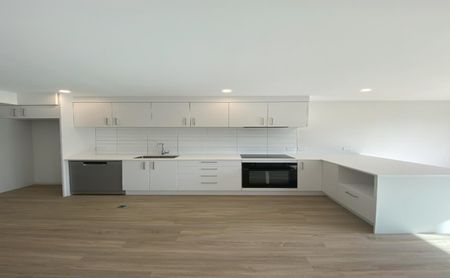 Modern Townhouse for Rent - Photo 4