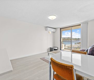 Modern Apartment with Stunning Views - Photo 1