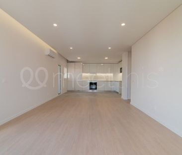 2 room luxury Apartment for rent in Amadora, Lisbon - Photo 1