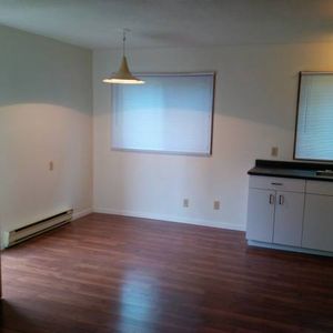 1 bdr 550 sq.ft ground floor suite - Photo 2