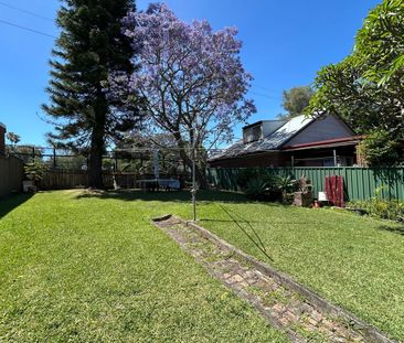 Newly Renovated, spacious one bedroom duplex - Photo 6