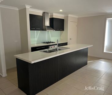 4 Ionian Way, Point Cook VIC 3030 - House For Rent | Domain - Photo 4