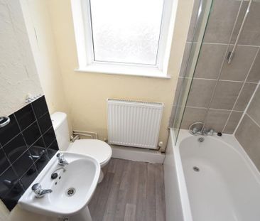 2 bedroom terraced house to rent - Photo 2