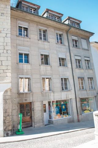 Au cœur de la vieille ville, 4.5 pièces, rénové - Photo 2