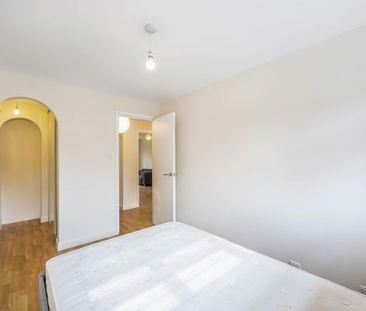 2 bedroom ground floor flat to rent - Photo 4